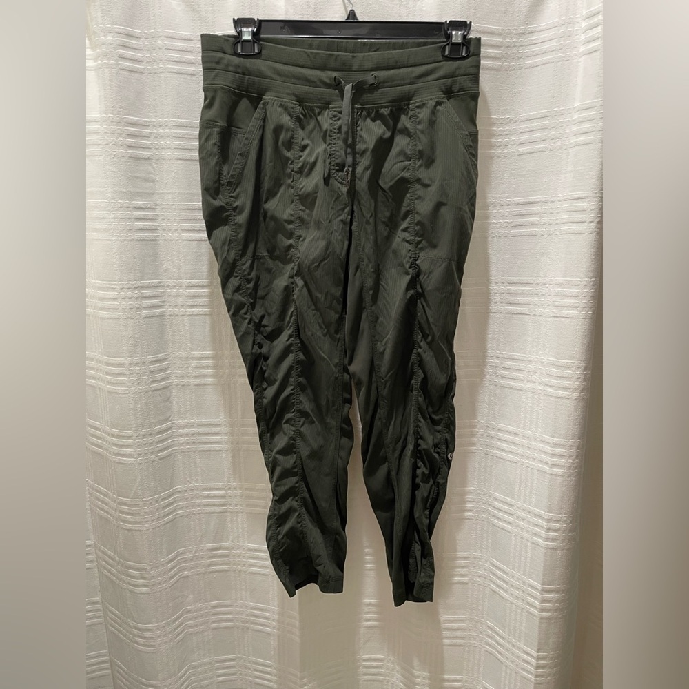 Lululemon street to studio II pants green size 10
